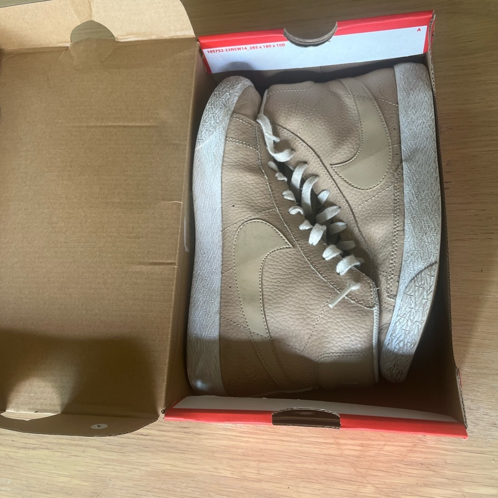 Nike High-Top Sneakers in Beige and White - Picture 2 of 4